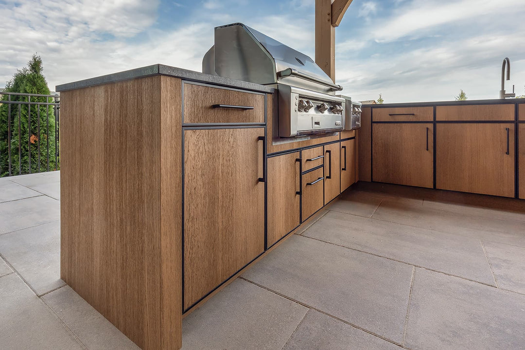 Outdoor Kitchen Materials Guide (Frames, Finishes, Weathering)